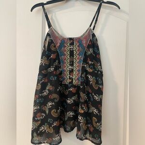 Fun pattern black tank top cross